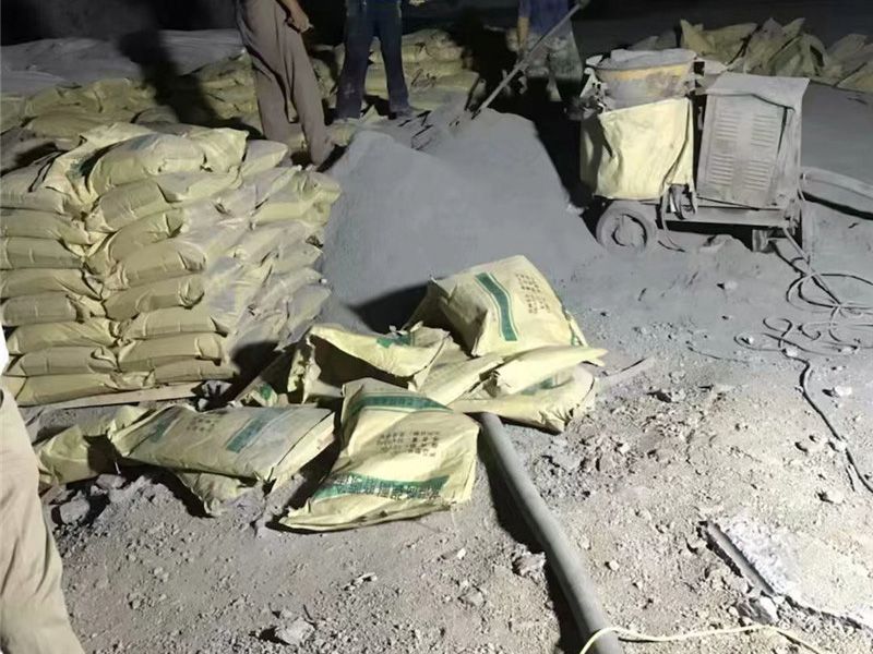 高強耐磨料施工現(xiàn)場